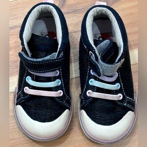 See Kai Run Size 8 Toddler Sneakers